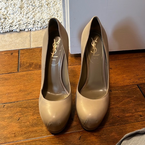 Ysl nude pump with round toe. Size 38. Comes with box and dustbag. - Picture 1 of 5
